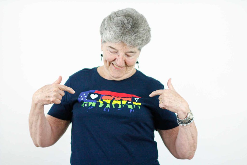 65386827_2287876937973582_7217136415677612032_o senior with cool tshirt